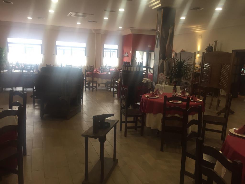 Meson Restaurante La Posada Hostal Calera y Chozas Dış mekan fotoğraf