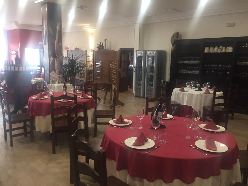 Meson Restaurante La Posada Hostal Calera y Chozas Dış mekan fotoğraf