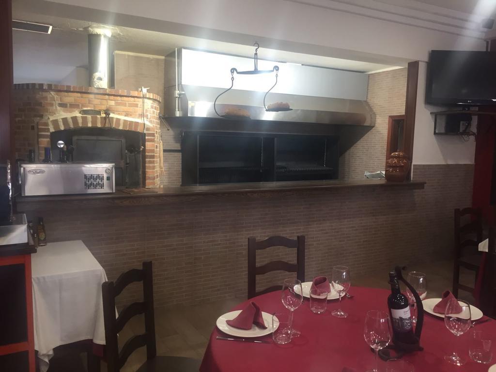 Meson Restaurante La Posada Hostal Calera y Chozas Dış mekan fotoğraf